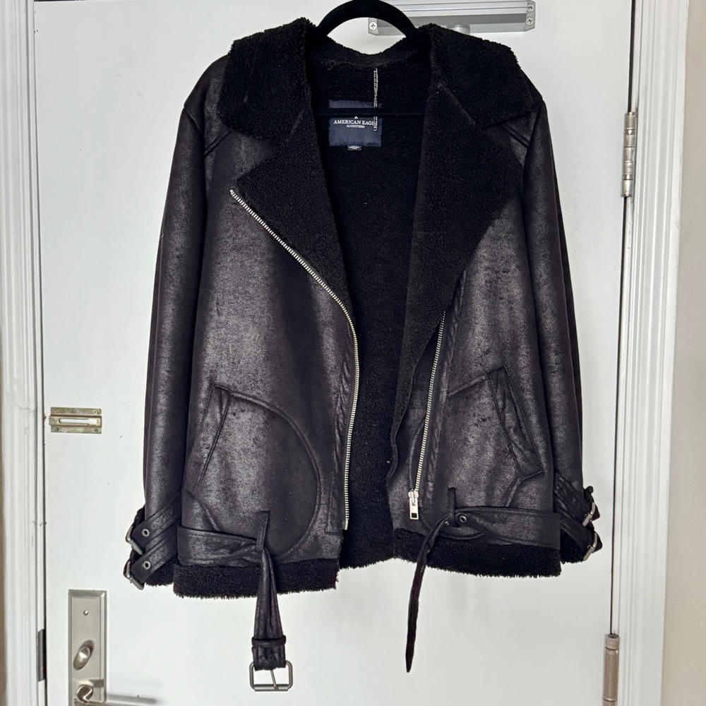 Black Sherpa Aviator Jacket | American Eagle Outfitters | LG - Picture 2 of 5